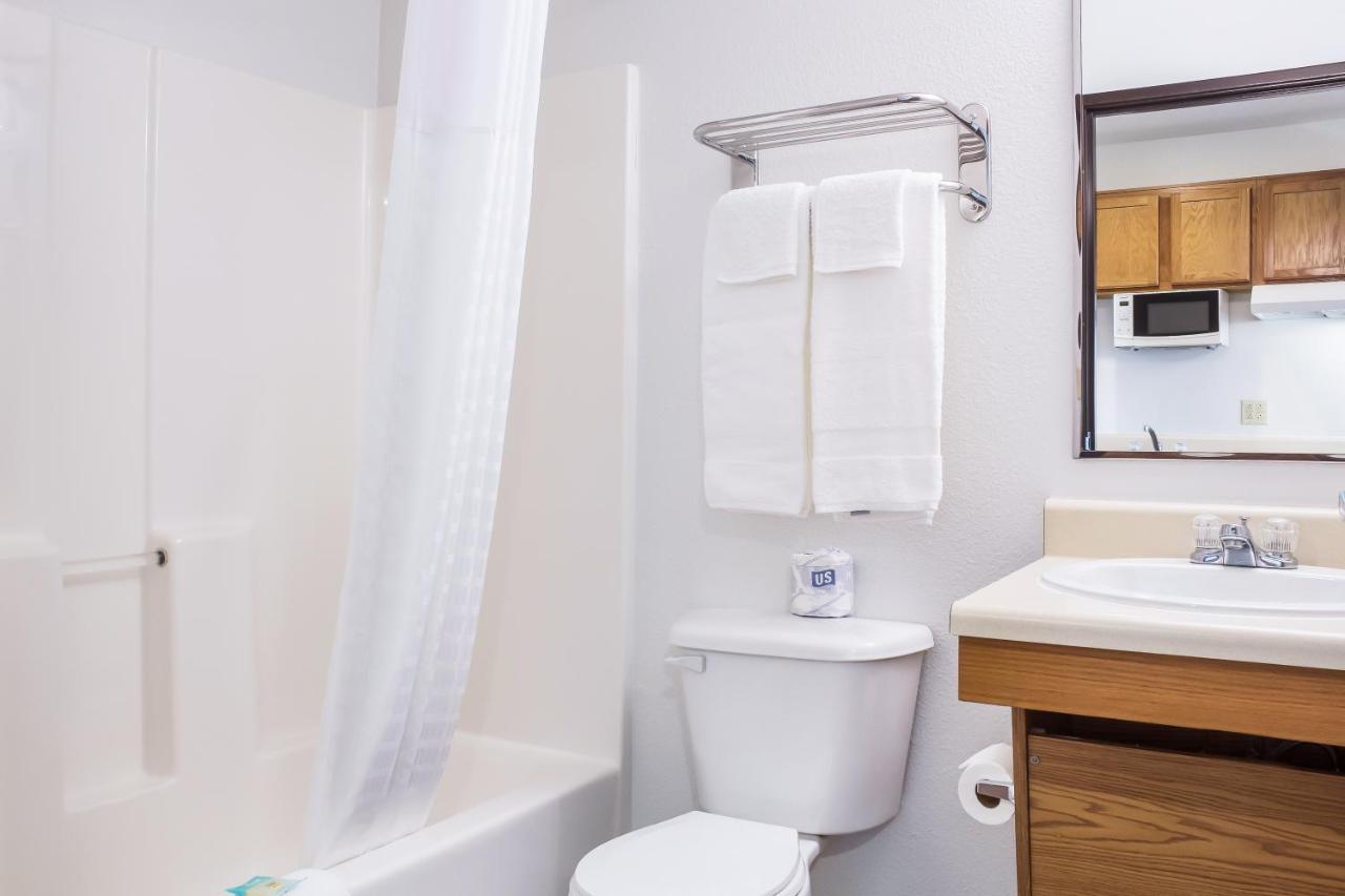 Woodspring Suites Конро Екстериор снимка