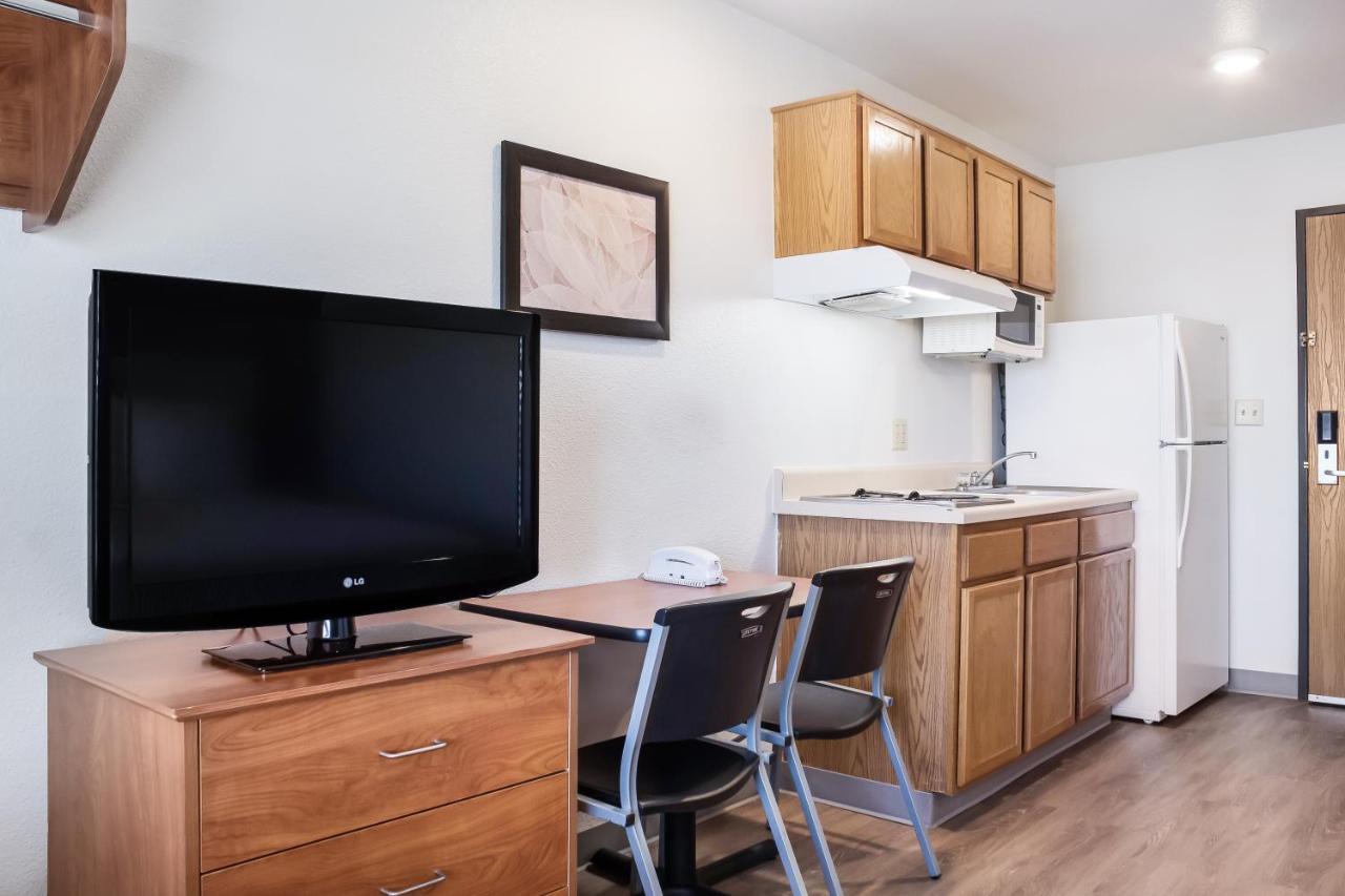 Woodspring Suites Конро Екстериор снимка