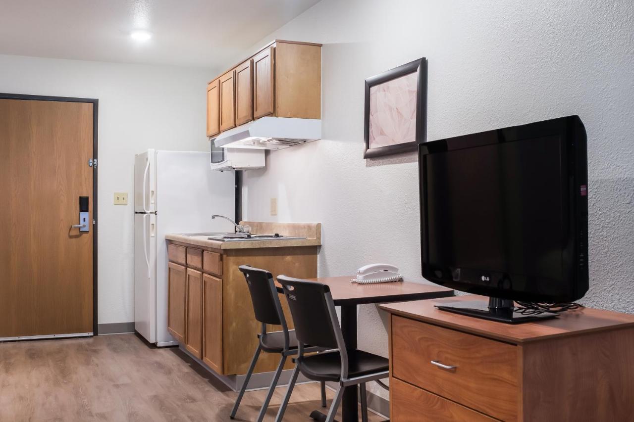 Woodspring Suites Конро Екстериор снимка