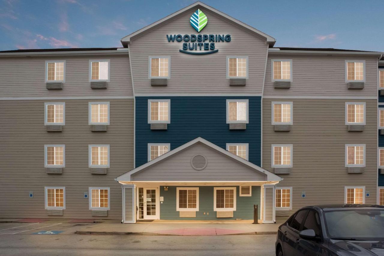 Woodspring Suites Конро Екстериор снимка