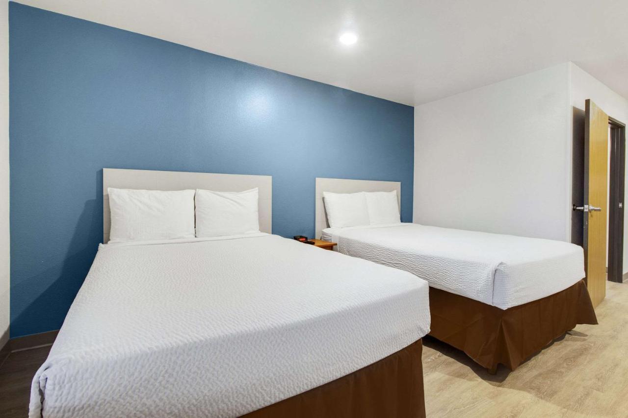 Woodspring Suites Конро Екстериор снимка