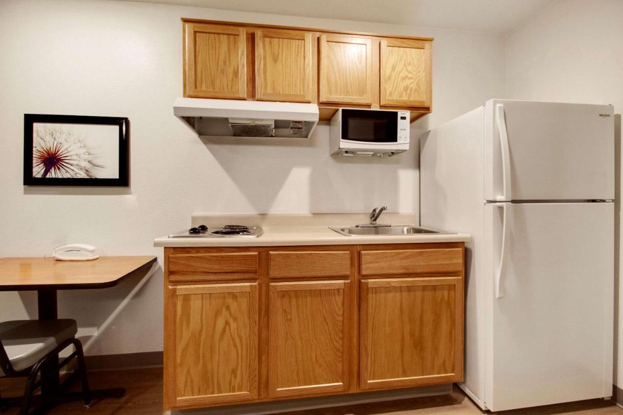 Woodspring Suites Конро Екстериор снимка