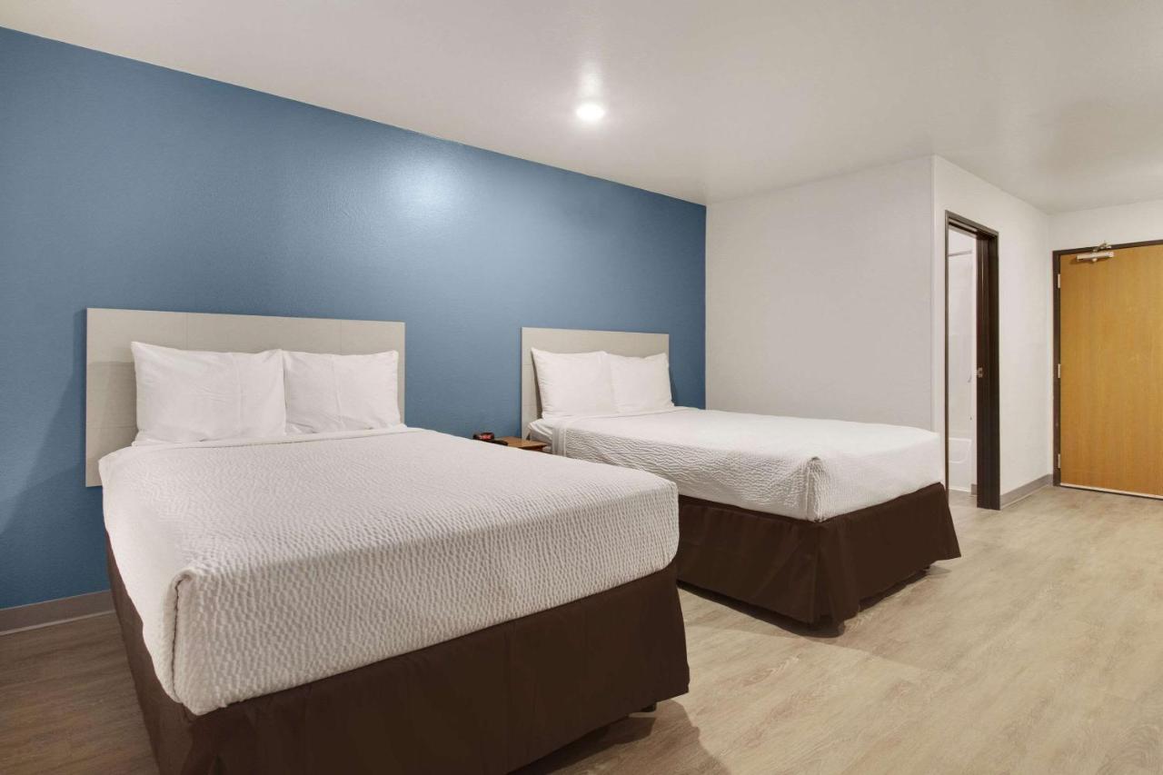 Woodspring Suites Конро Екстериор снимка