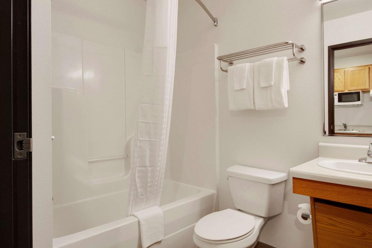 Woodspring Suites Конро Екстериор снимка