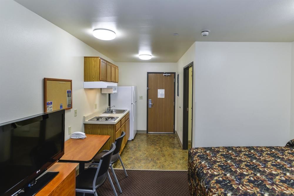 Woodspring Suites Конро Екстериор снимка