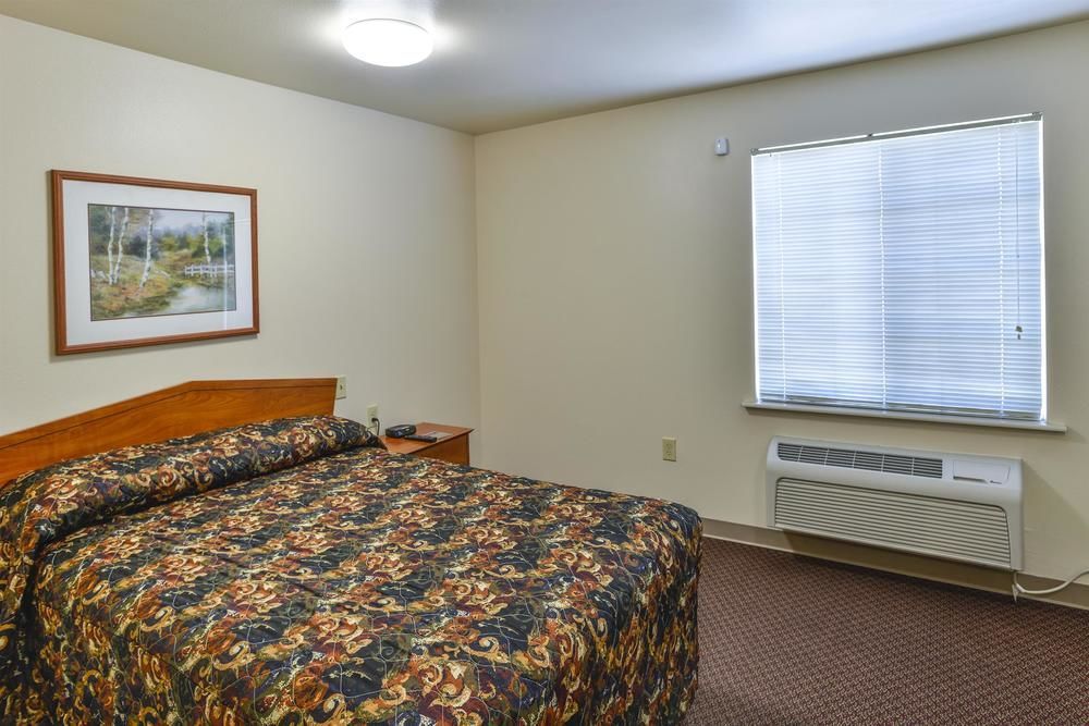 Woodspring Suites Конро Екстериор снимка