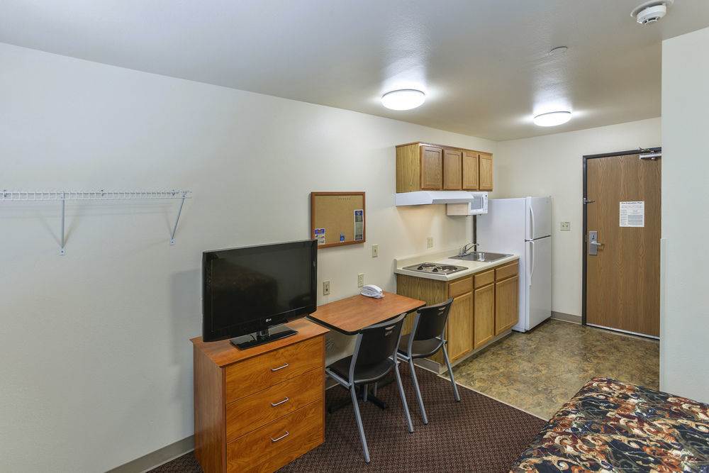 Woodspring Suites Конро Екстериор снимка