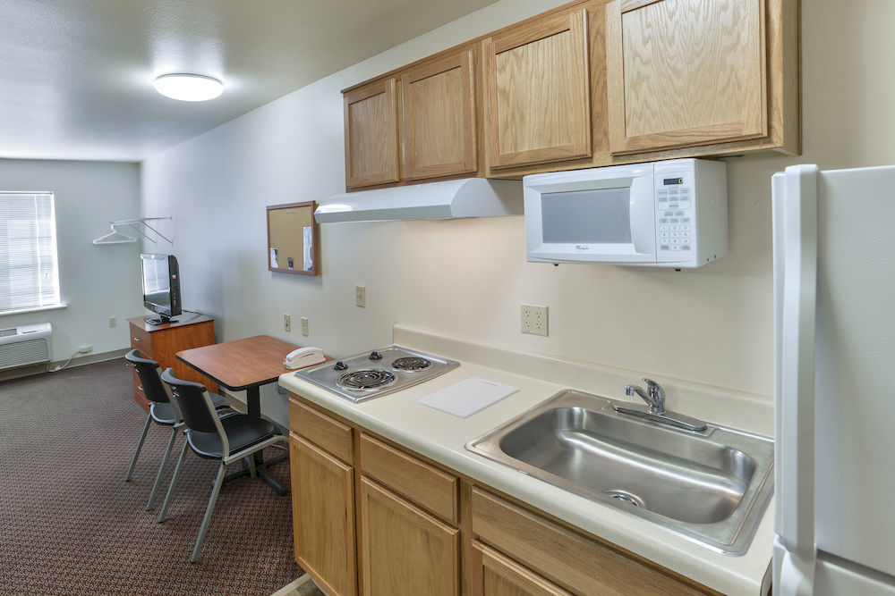 Woodspring Suites Конро Екстериор снимка