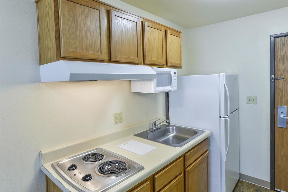 Woodspring Suites Конро Екстериор снимка