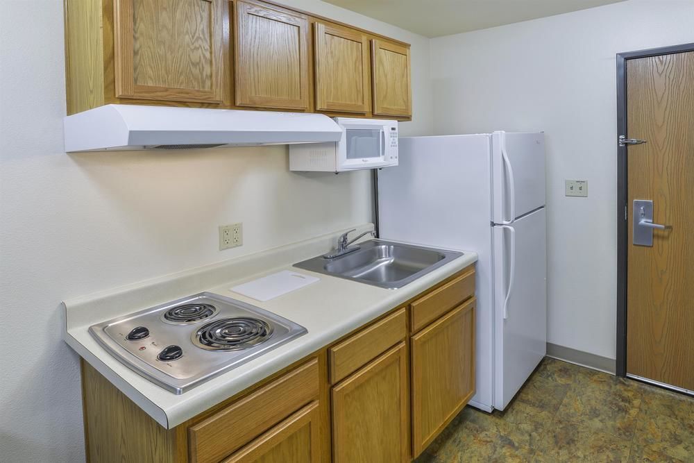 Woodspring Suites Конро Екстериор снимка