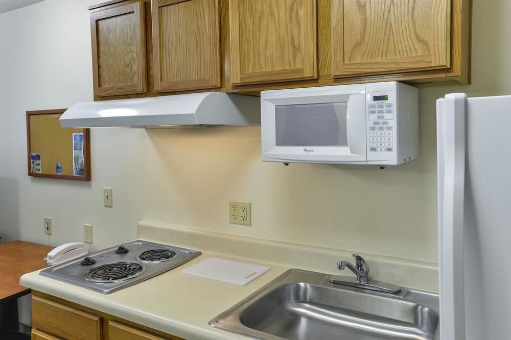 Woodspring Suites Конро Екстериор снимка