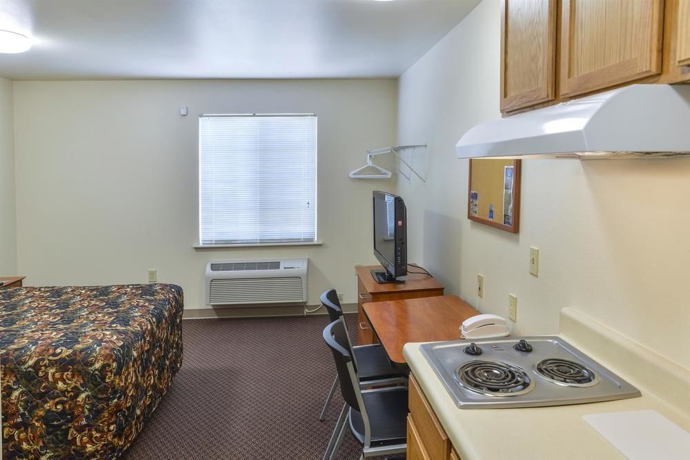 Woodspring Suites Конро Екстериор снимка