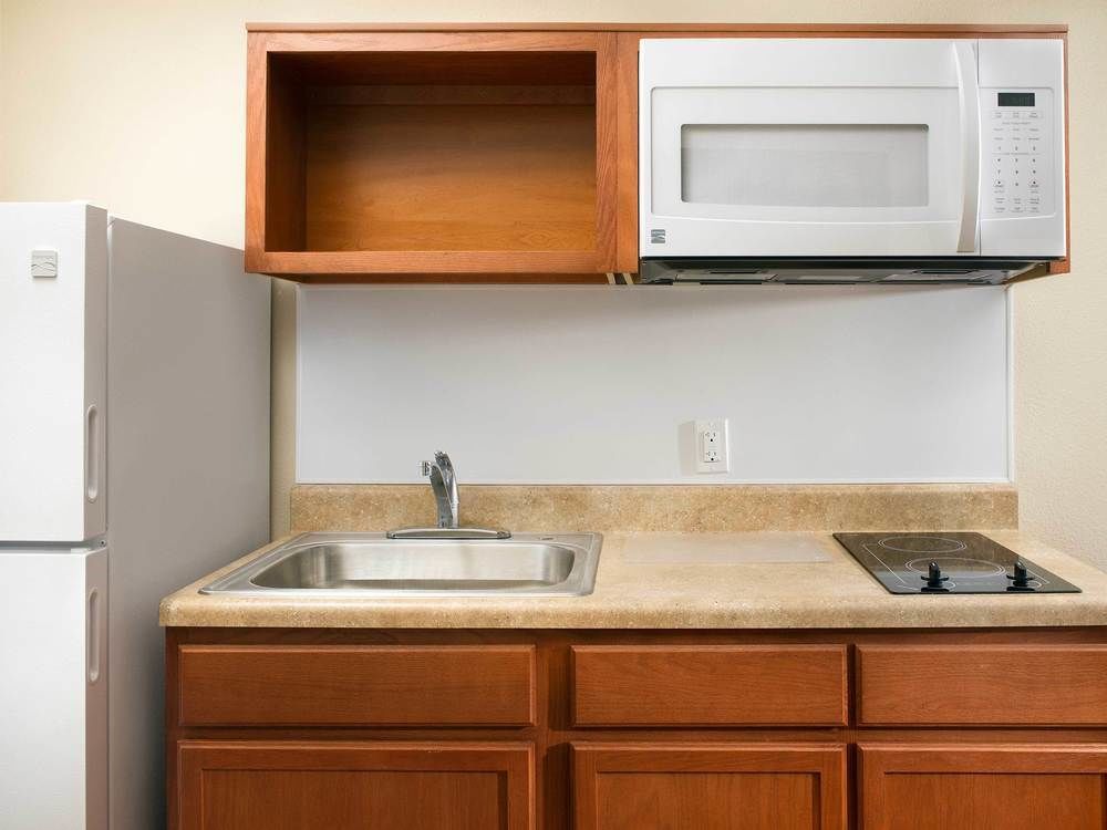 Woodspring Suites Конро Екстериор снимка
