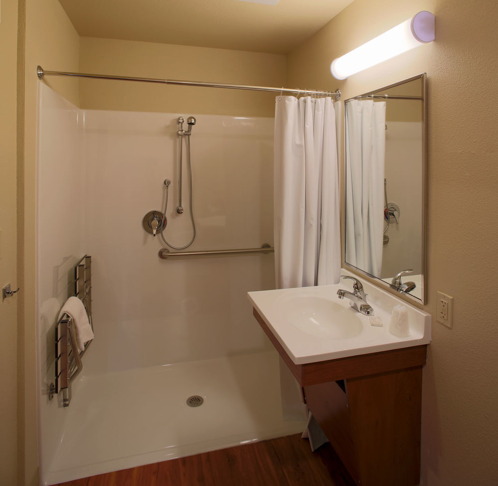 Woodspring Suites Конро Екстериор снимка
