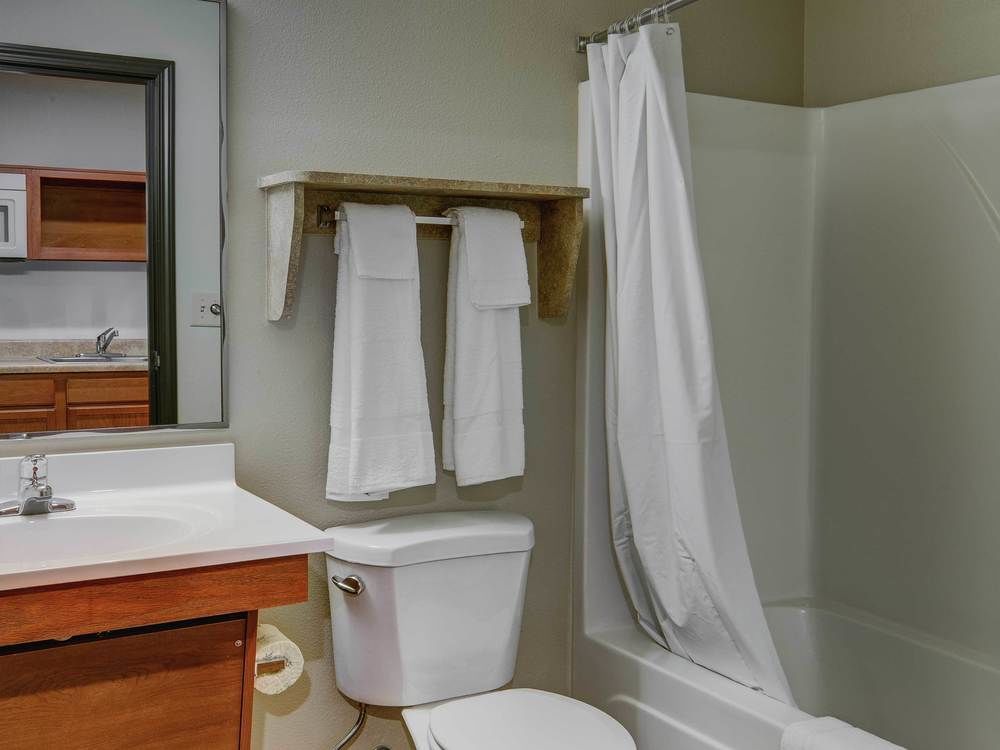 Woodspring Suites Конро Екстериор снимка