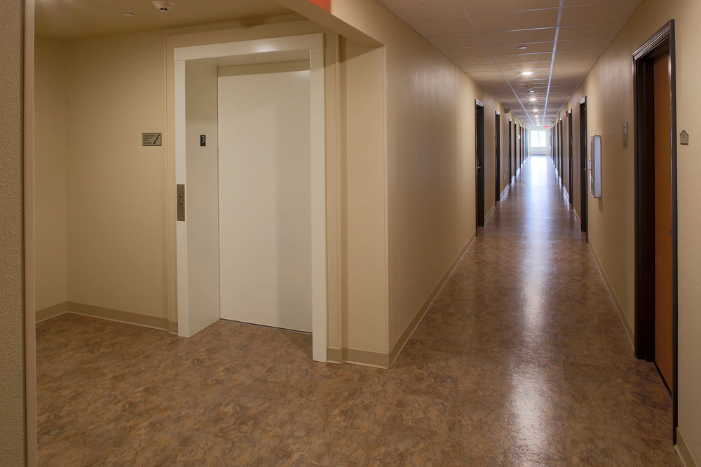 Woodspring Suites Конро Екстериор снимка